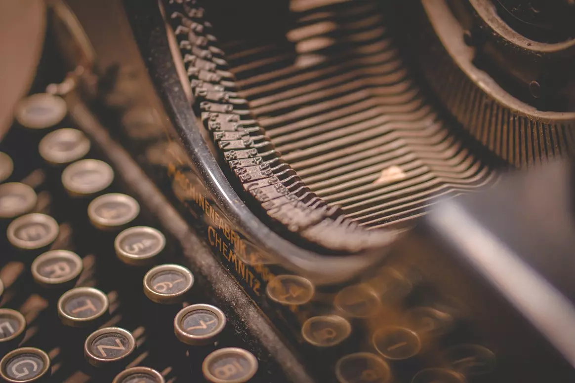 Typewriter 5260665 1280 1
